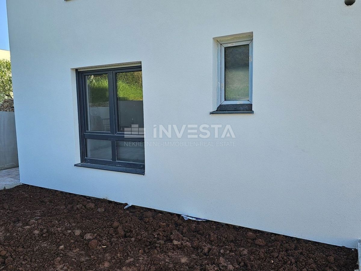 Pola, appartamento nuova costruzione, 2° piano, 95 m2, 2 camere da letto + 2 bagni + WC + giardino + parcheggio