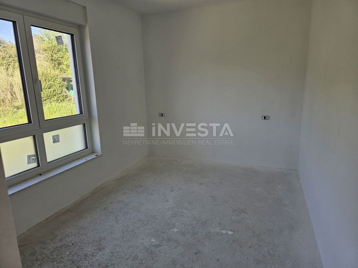 Pola, appartamento nuova costruzione, 2° piano, 95 m2, 2 camere da letto + 2 bagni + WC + giardino + parcheggio