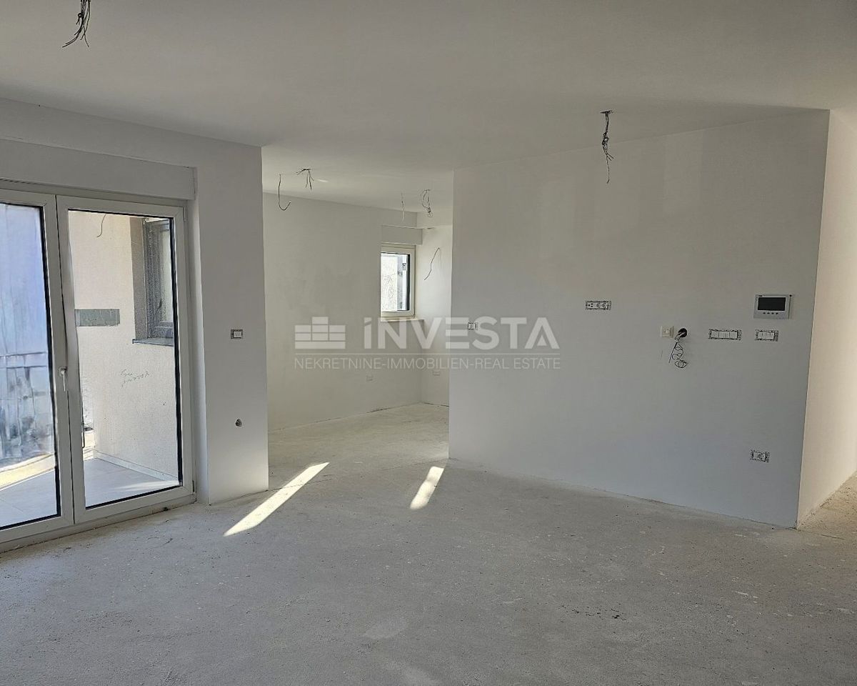 Pola, appartamento nuova costruzione, 2° piano, 95 m2, 2 camere da letto + 2 bagni + WC + giardino + parcheggio