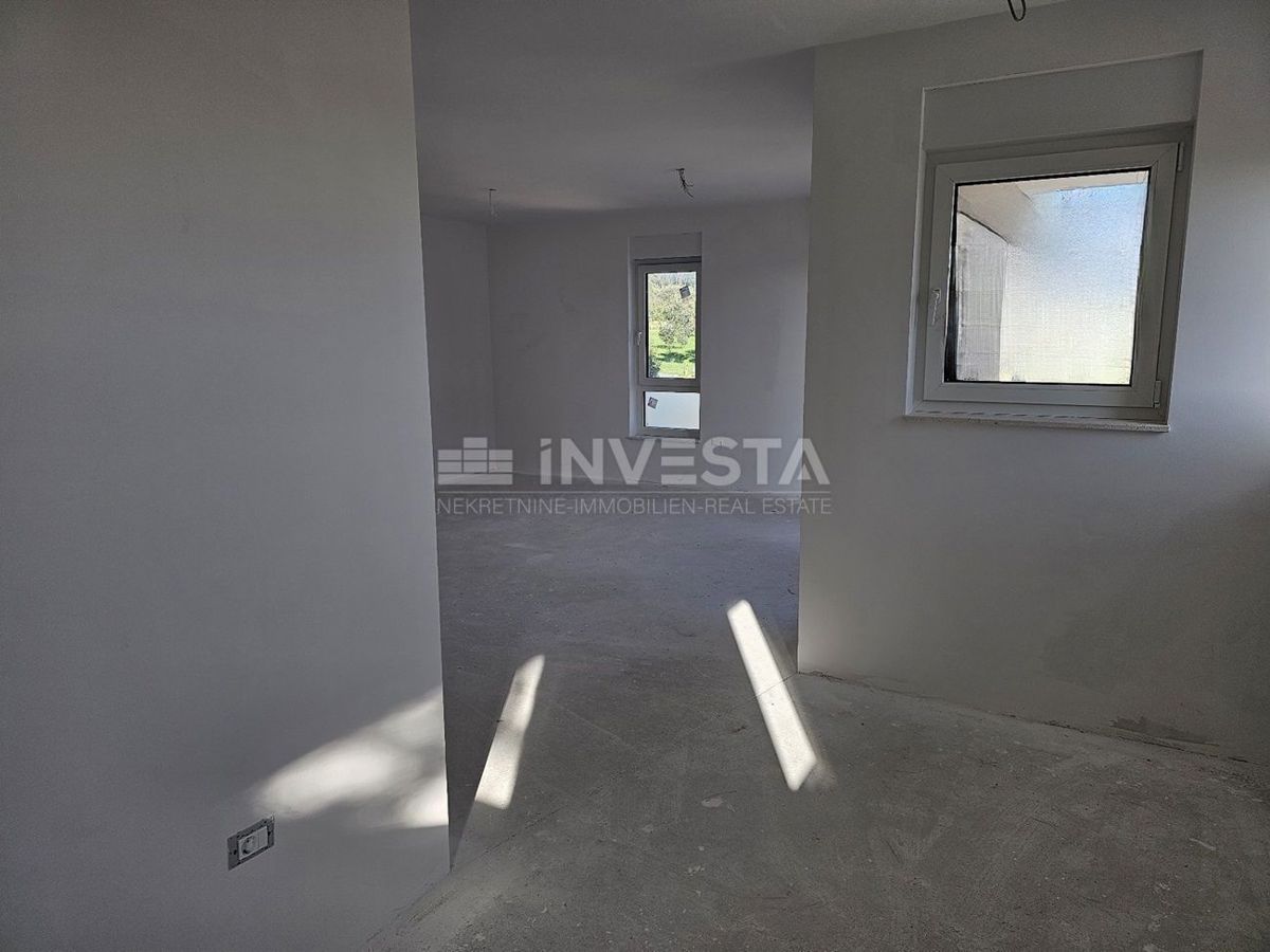 Pola, appartamento nuova costruzione, 2° piano, 95 m2, 2 camere da letto + 2 bagni + WC + giardino + parcheggio