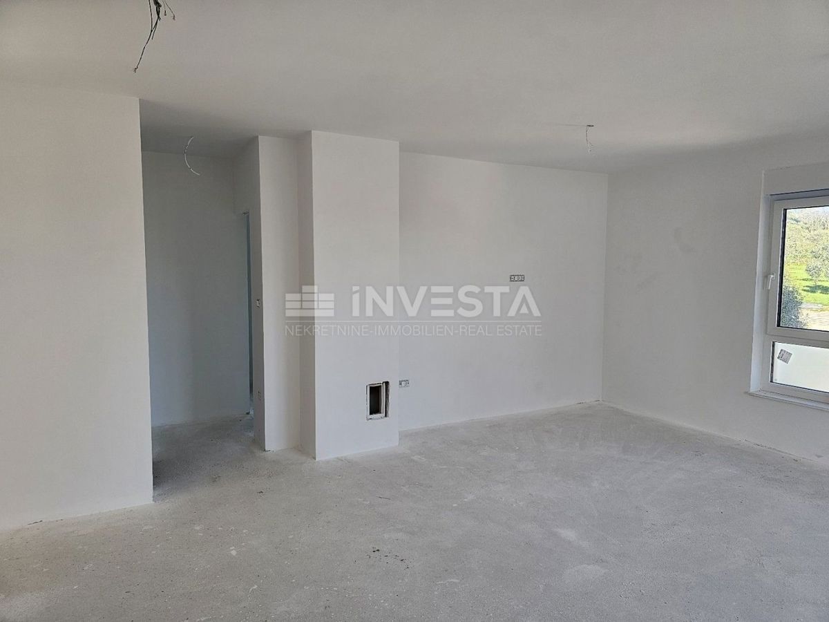 Pola, appartamento nuova costruzione, 2° piano, 95 m2, 2 camere da letto + 2 bagni + WC + giardino + parcheggio