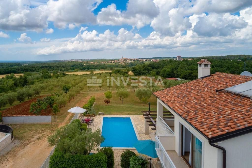 Dintorni di Visignano, villa con piscina ai margini del villaggio, 166 m2, 3 camere da letto