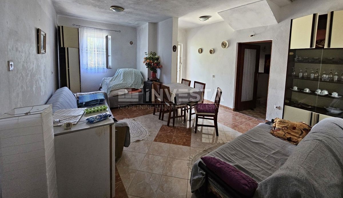 Peroj, casa 106m2 con giardino a 600 m dalla spiaggia