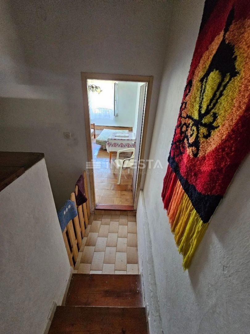 Peroj, casa 106m2 con giardino a 600 m dalla spiaggia