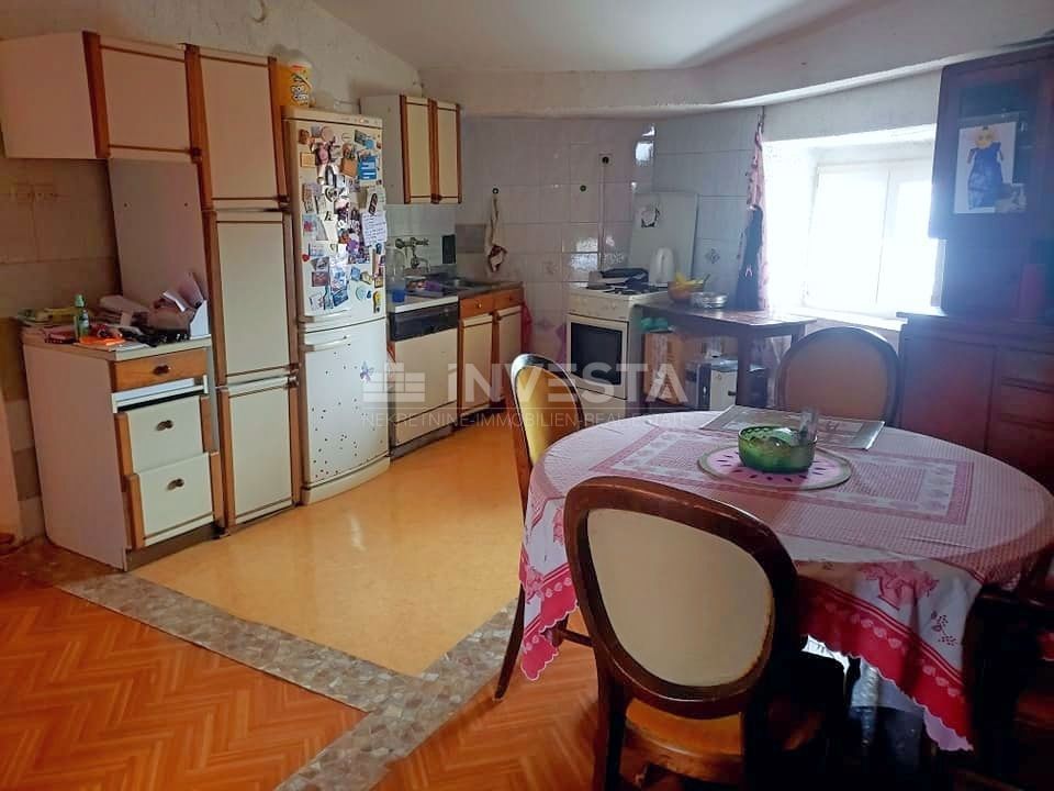 Pola centro, spazioso appartamento quadrilocale in ottima posizione, 122 m2