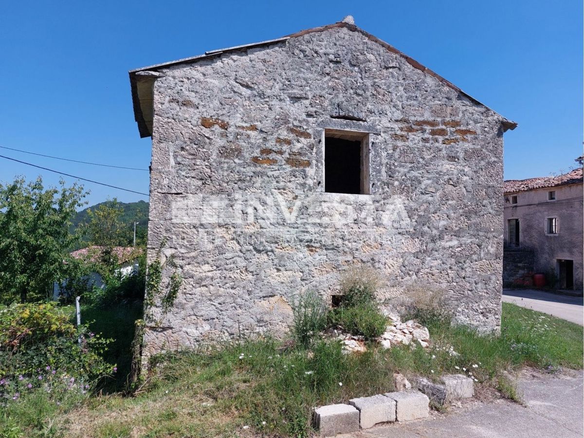 Parenzo, casa indipendente in pietra con ampio giardino