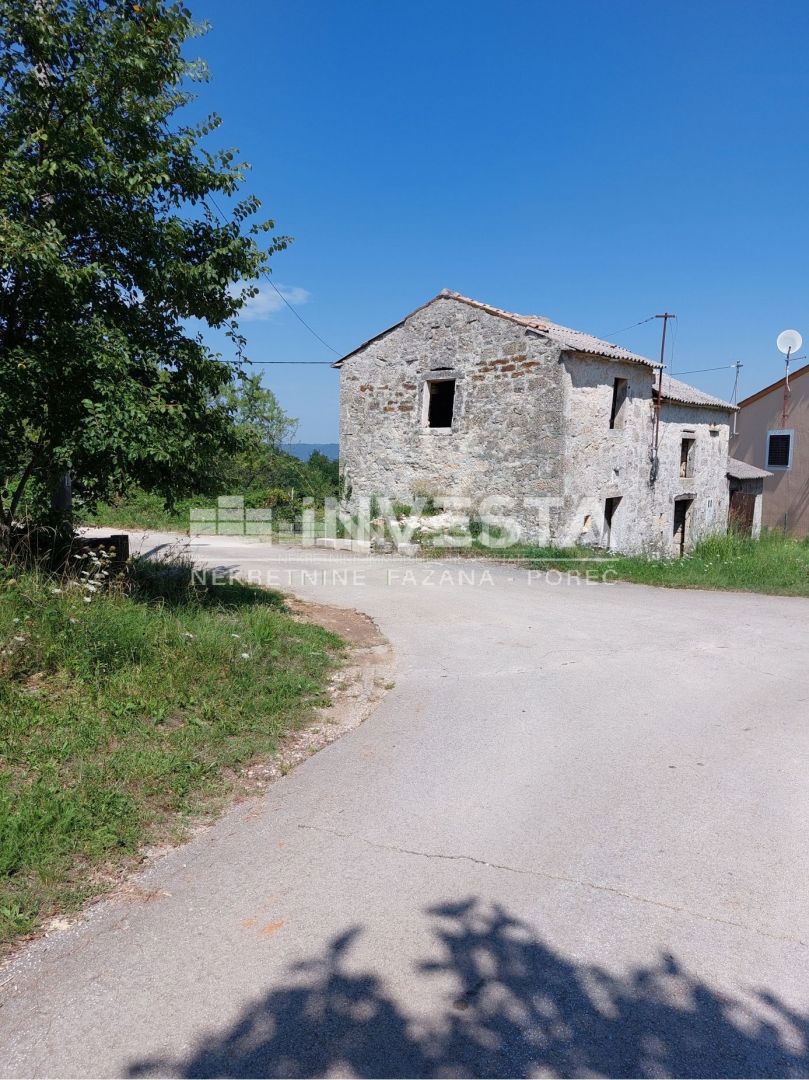 Parenzo, casa indipendente in pietra con ampio giardino