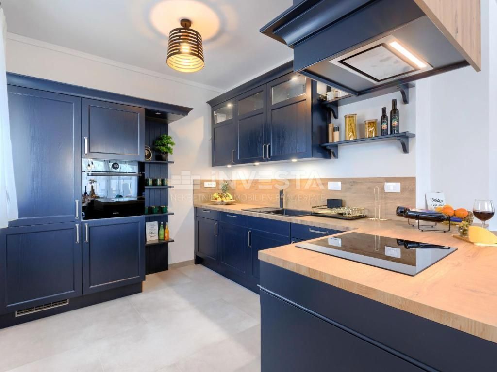 Dintorni di Dignano, moderna casa per vacanze con piscina, 195 m2