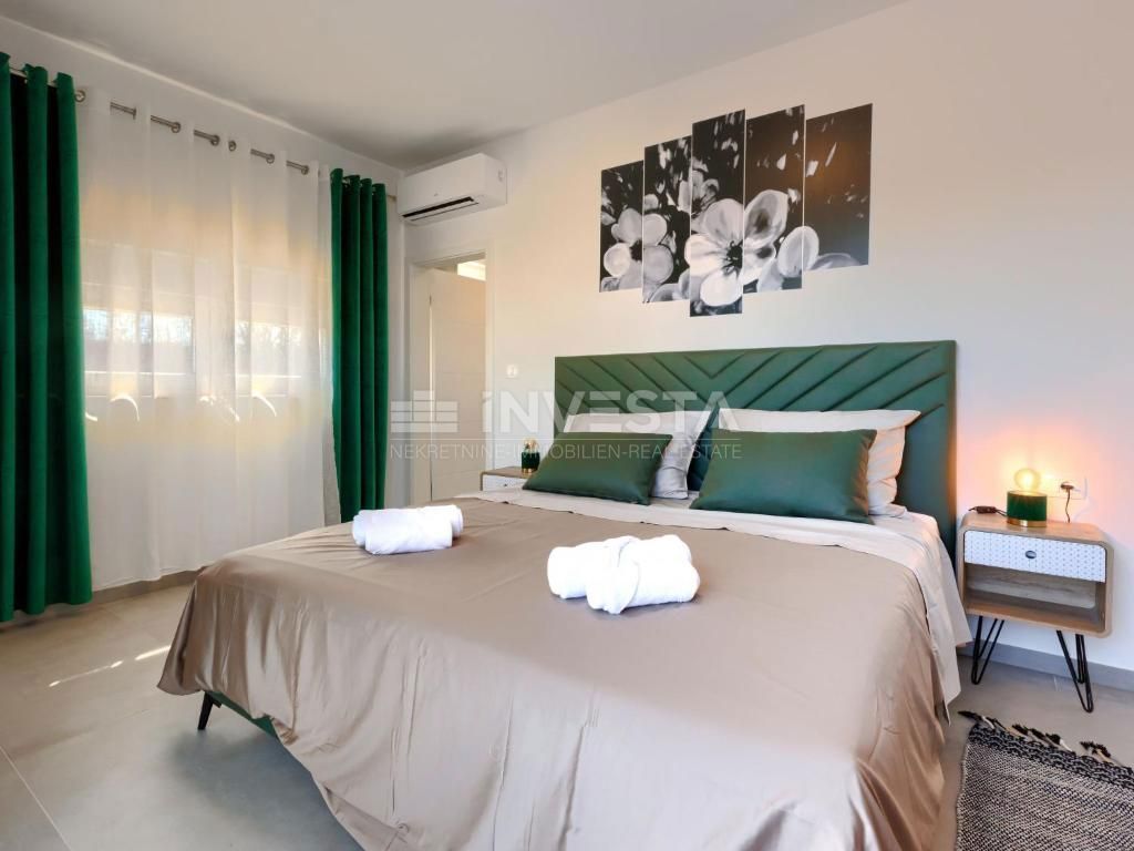 Dintorni di Dignano, moderna casa per vacanze con piscina, 195 m2