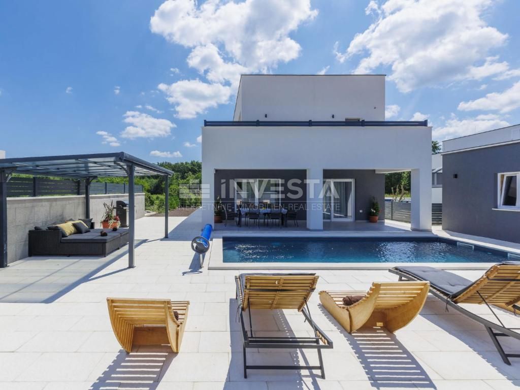 Dintorni di Dignano, moderna casa per vacanze con piscina, 195 m2