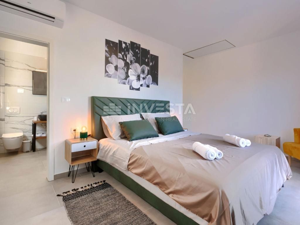 Dintorni di Dignano, moderna casa per vacanze con piscina, 195 m2