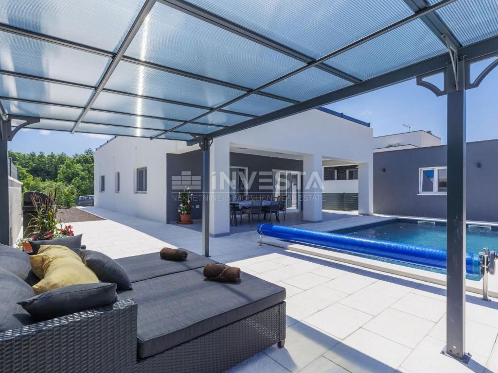 Dintorni di Dignano, moderna casa per vacanze con piscina, 195 m2