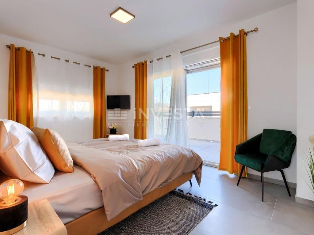 Dintorni di Dignano, moderna casa per vacanze con piscina, 195 m2