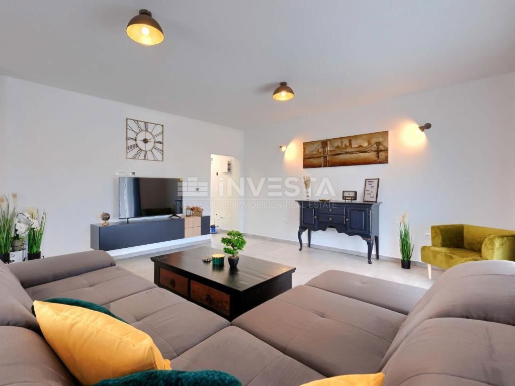 Dintorni di Dignano, moderna casa per vacanze con piscina, 195 m2