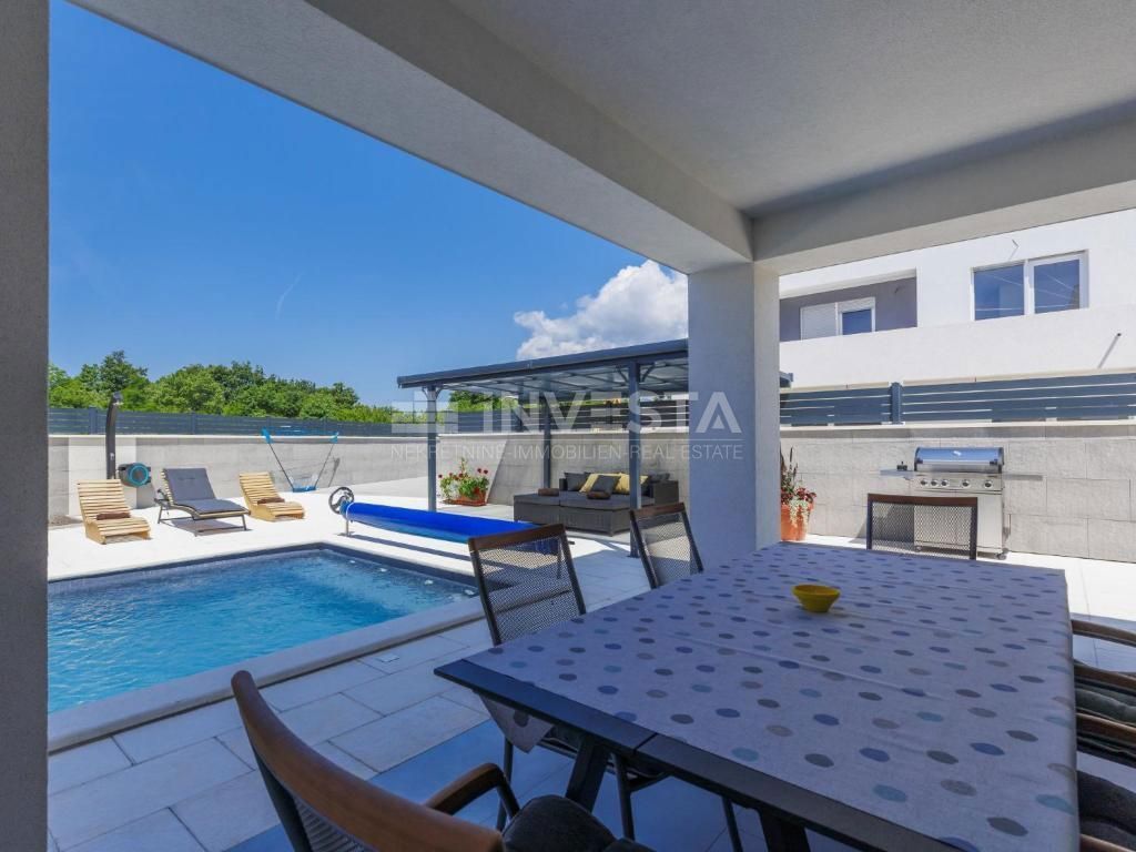 Dintorni di Dignano, moderna casa per vacanze con piscina, 195 m2