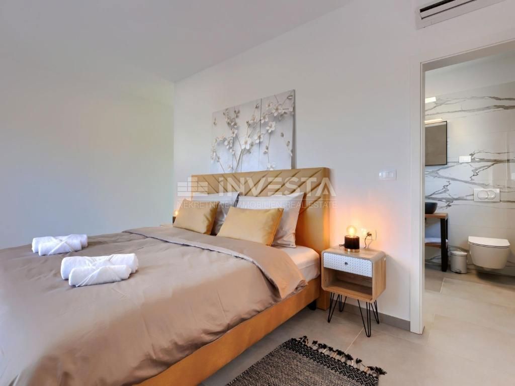 Dintorni di Dignano, moderna casa per vacanze con piscina, 195 m2