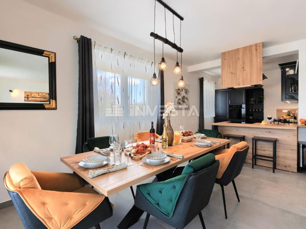 Dintorni di Dignano, moderna casa per vacanze con piscina, 195 m2