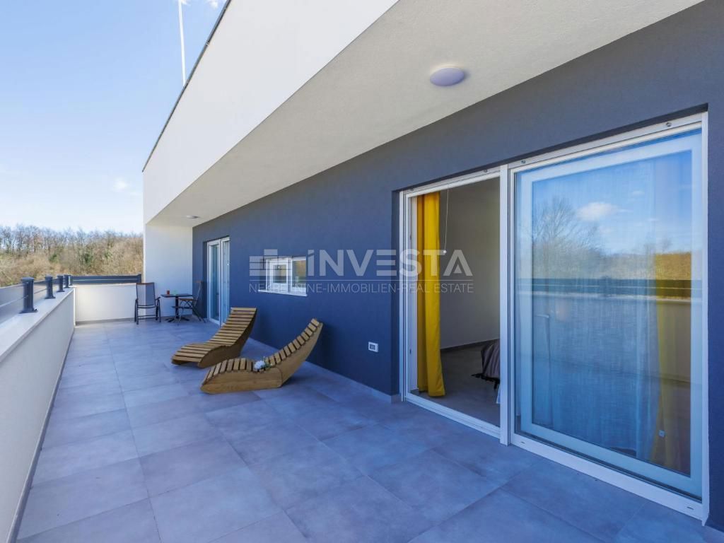 Dintorni di Dignano, moderna casa per vacanze con piscina, 195 m2