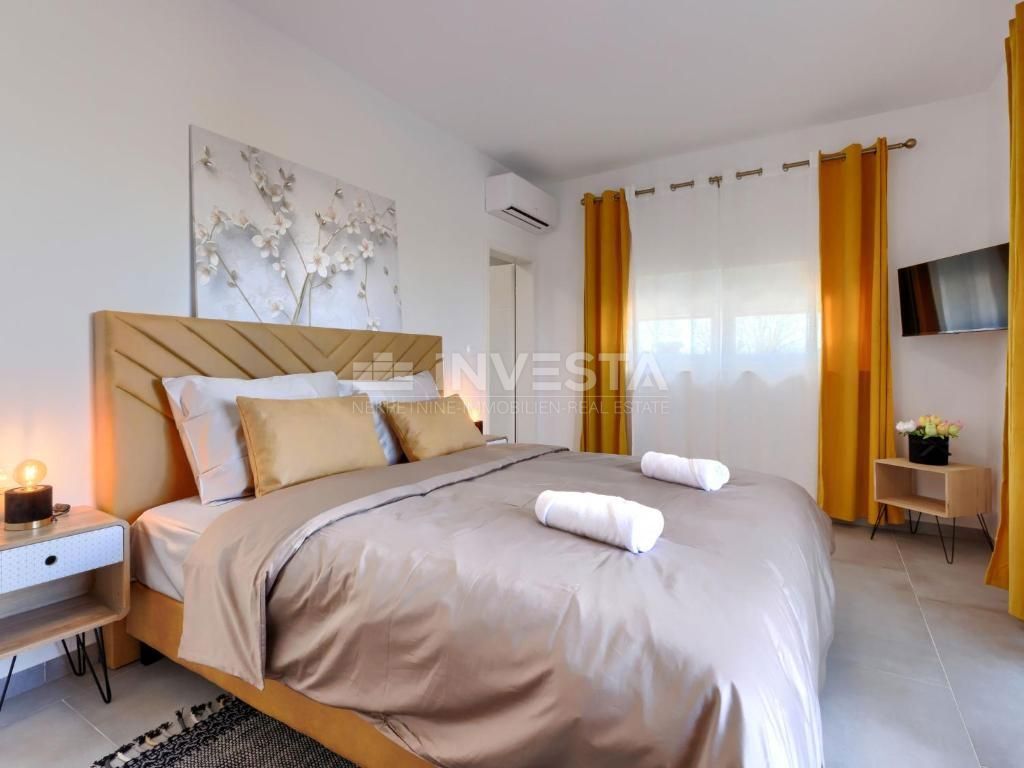 Dintorni di Dignano, moderna casa per vacanze con piscina, 195 m2