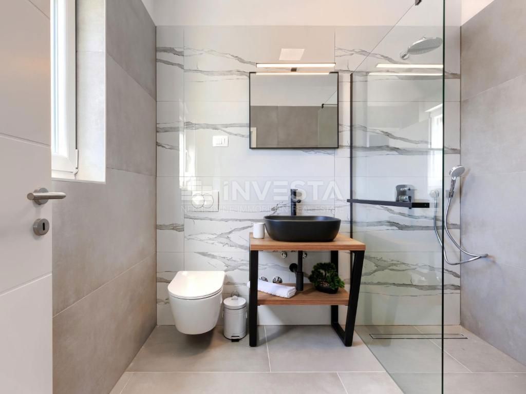 Dintorni di Dignano, moderna casa per vacanze con piscina, 195 m2