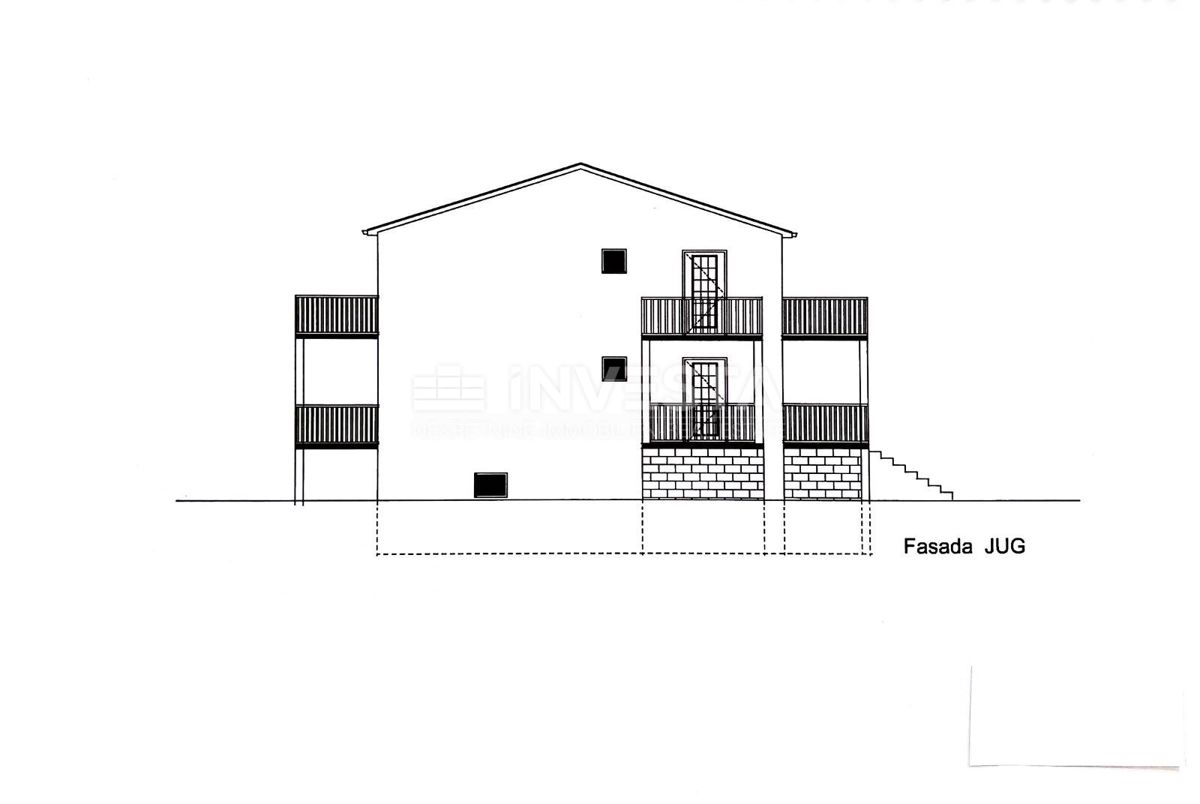 Zona di Pola, ampia casa con cinque appartamenti e due piscine.