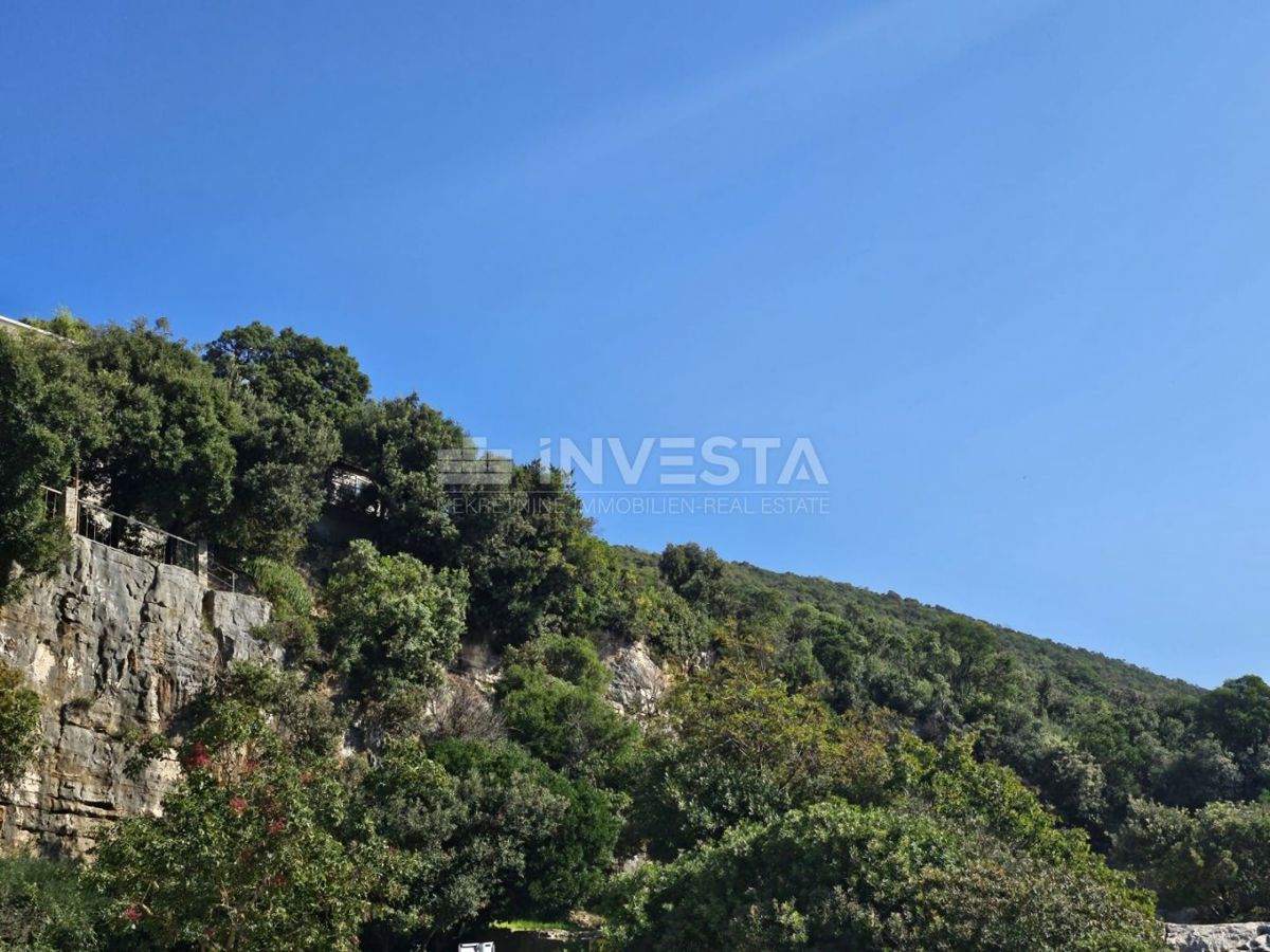 Krnički Porat, foresta a 200 m dal mare e 40 m dalla zona urbanizzata