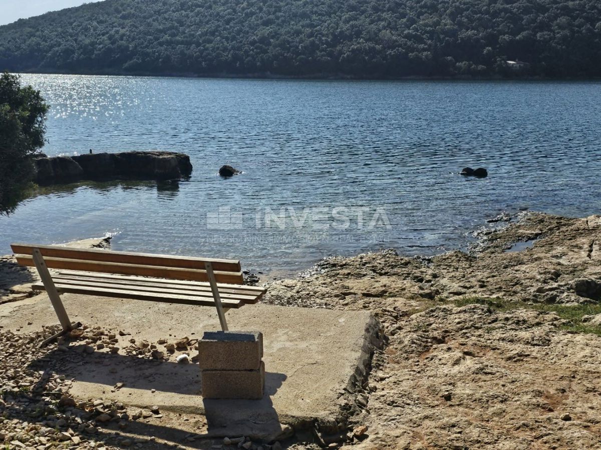 Krnički Porat, foresta a 200 m dal mare e 40 m dalla zona urbanizzata