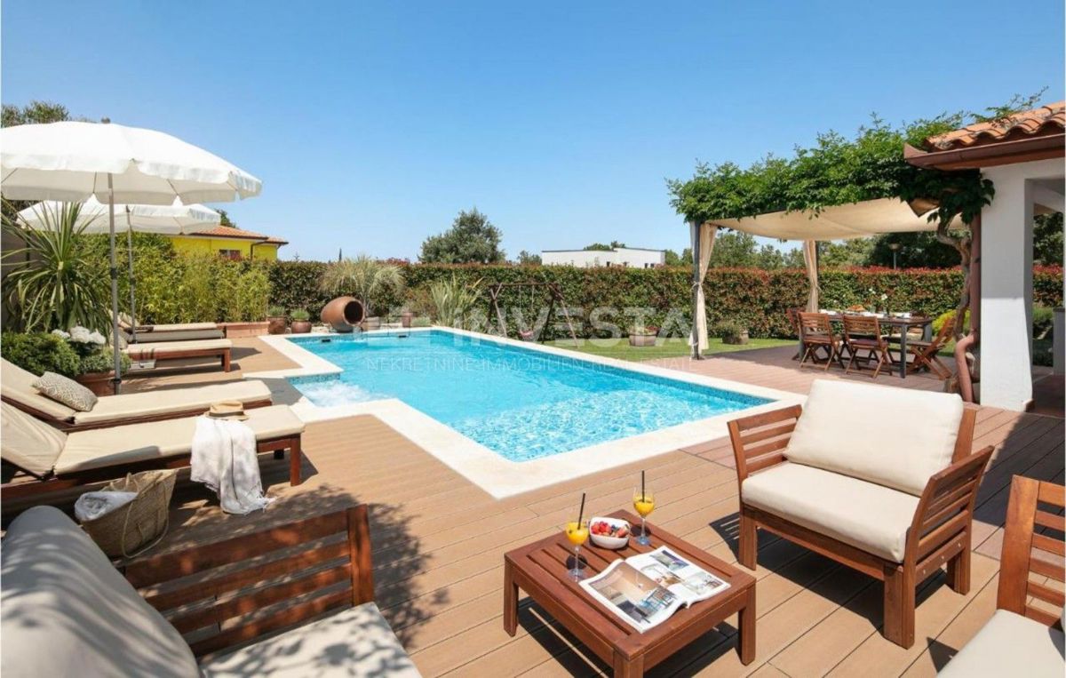 Bella villa su un unico piano con piscina