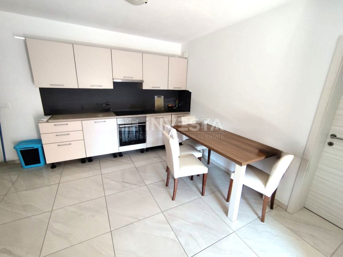  Zo Fažana környéke, apartman terasszal és parkolóval, közel a tengerhez.na di Fažana, appartamento con terrazza e parcheggio, vicino al mare