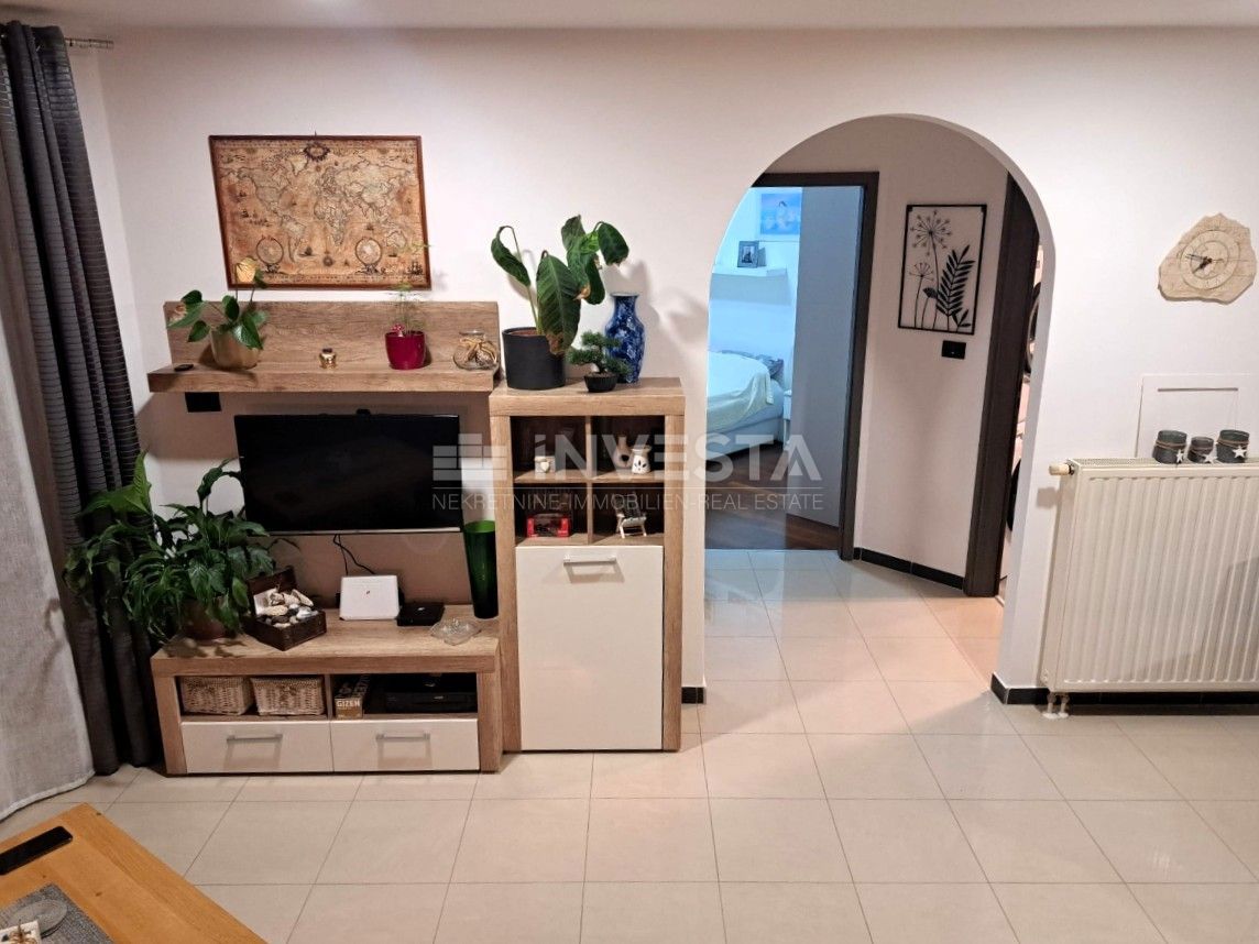 Appartamento moderno al piano terra con piscina