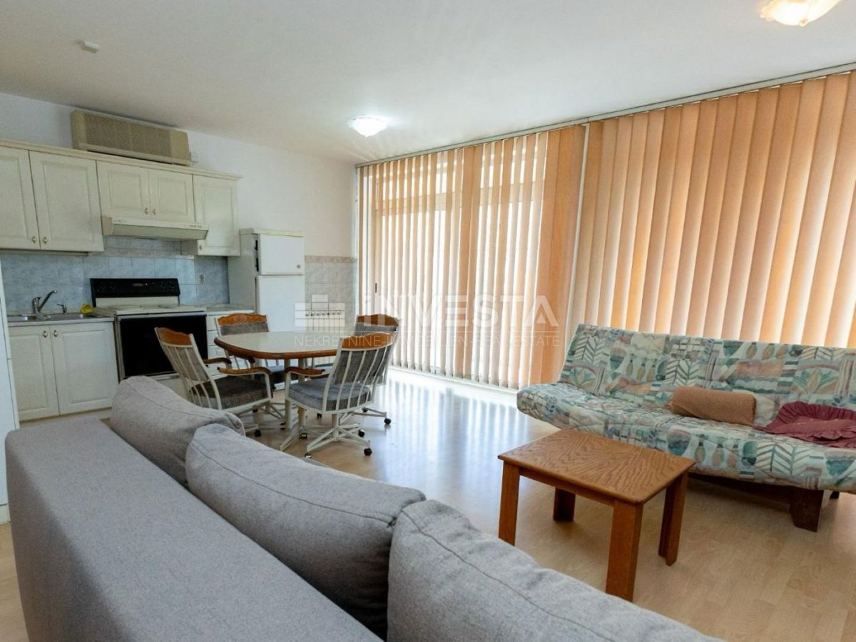 Ampio appartamento con due camere da letto in una zona ricercata di Pola