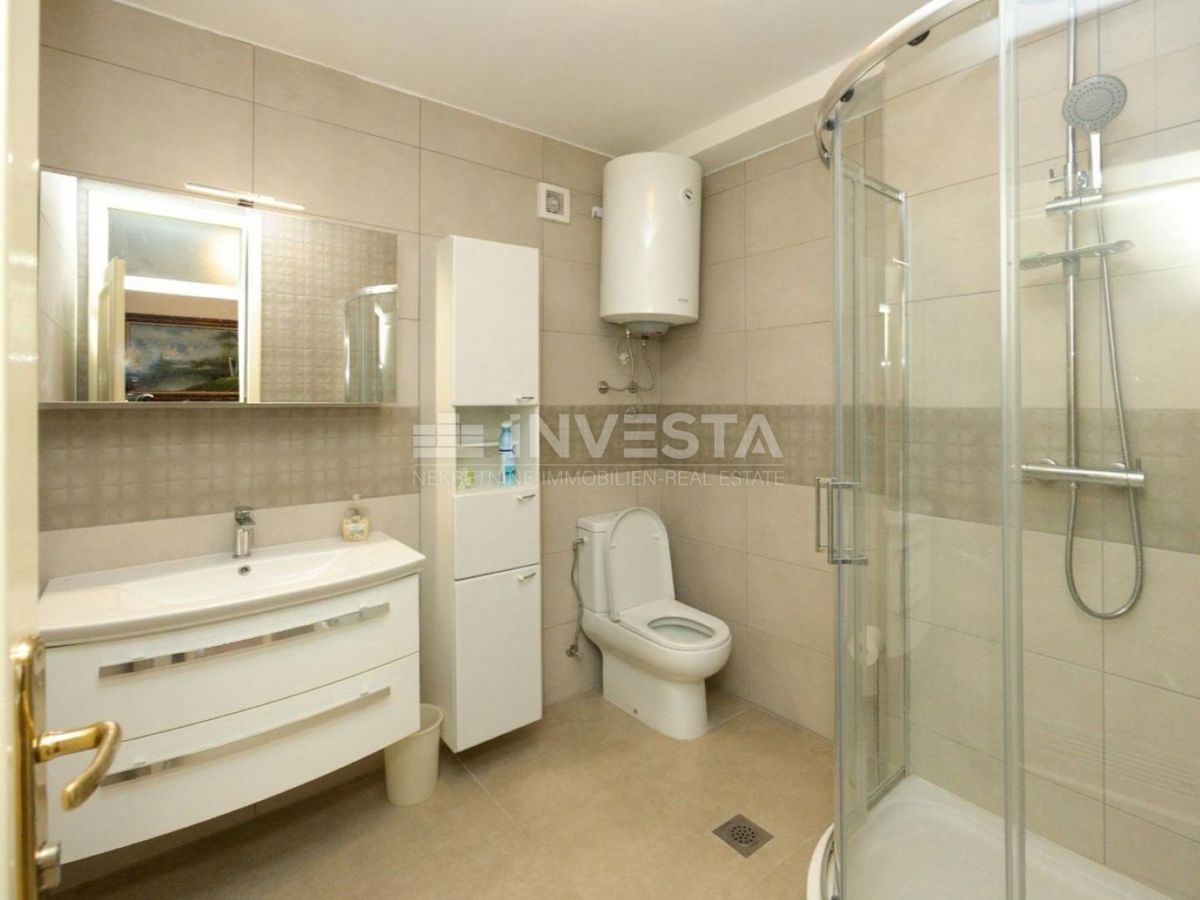 Ampio appartamento con due camere da letto in una zona ricercata di Pola