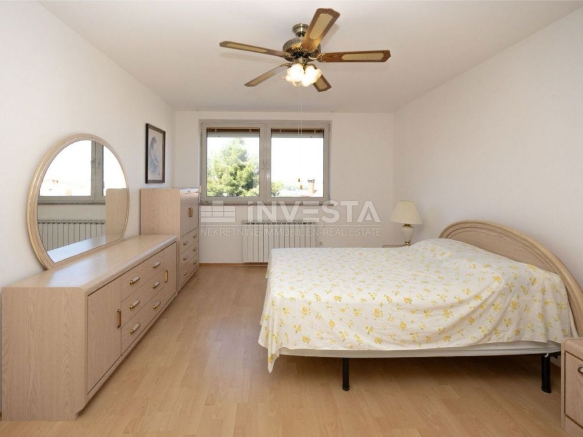 Ampio appartamento con due camere da letto in una zona ricercata di Pola