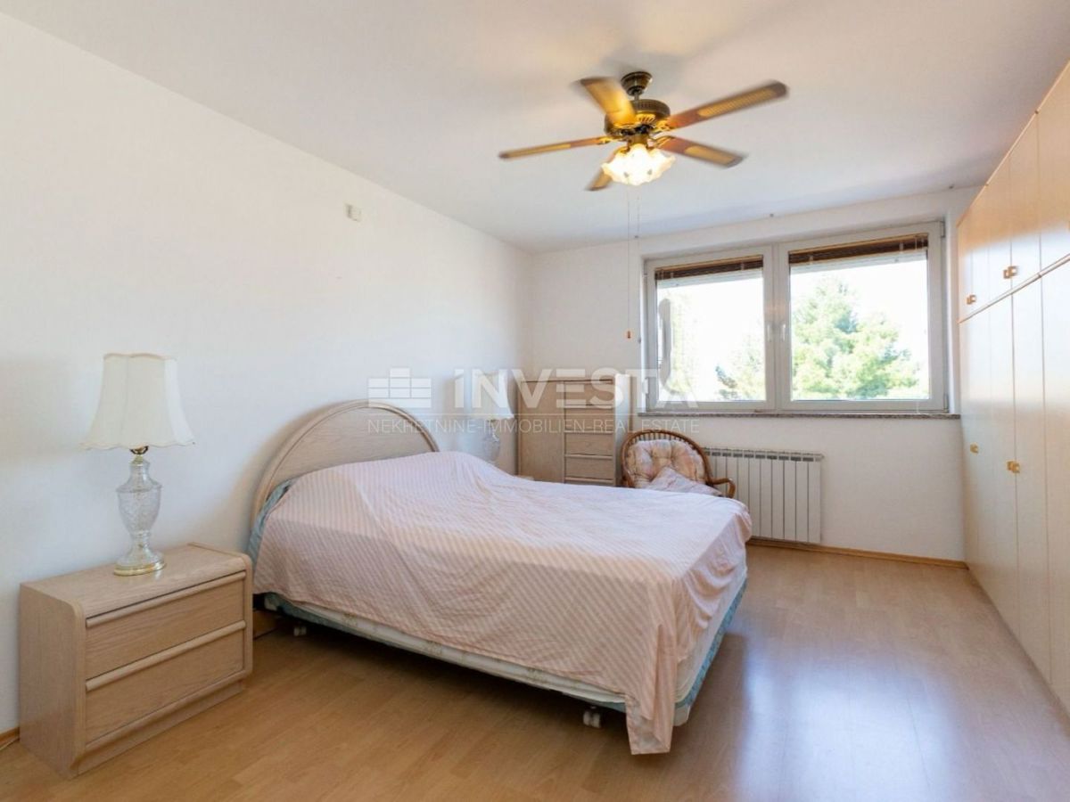 Ampio appartamento con due camere da letto in una zona ricercata di Pola