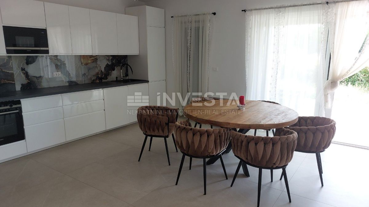 Poreč, Casa a schiera in una posizione eccellente