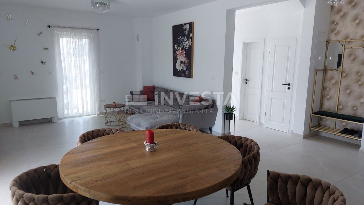 Poreč, Casa a schiera in una posizione eccellente