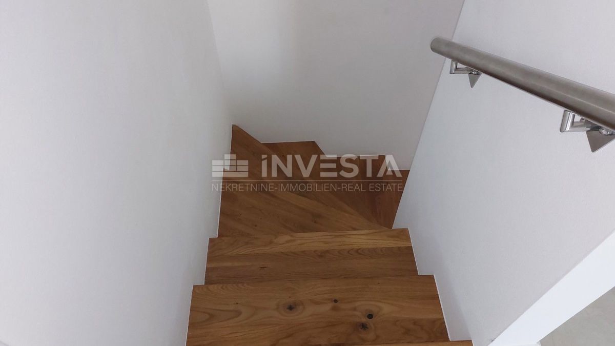 Poreč, Casa a schiera in una posizione eccellente