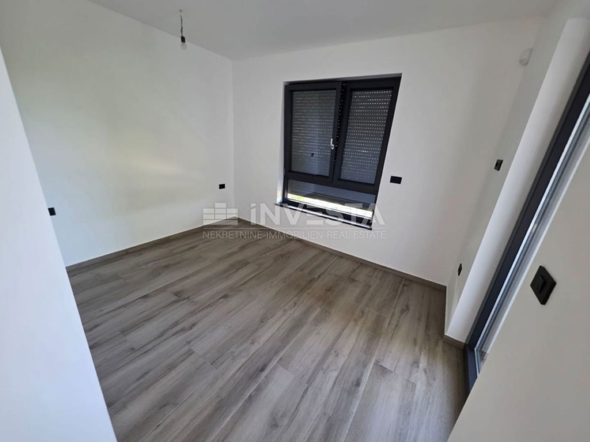 Medulin, Casa bifamiliare con piscina, buona posizione, vicino al mare