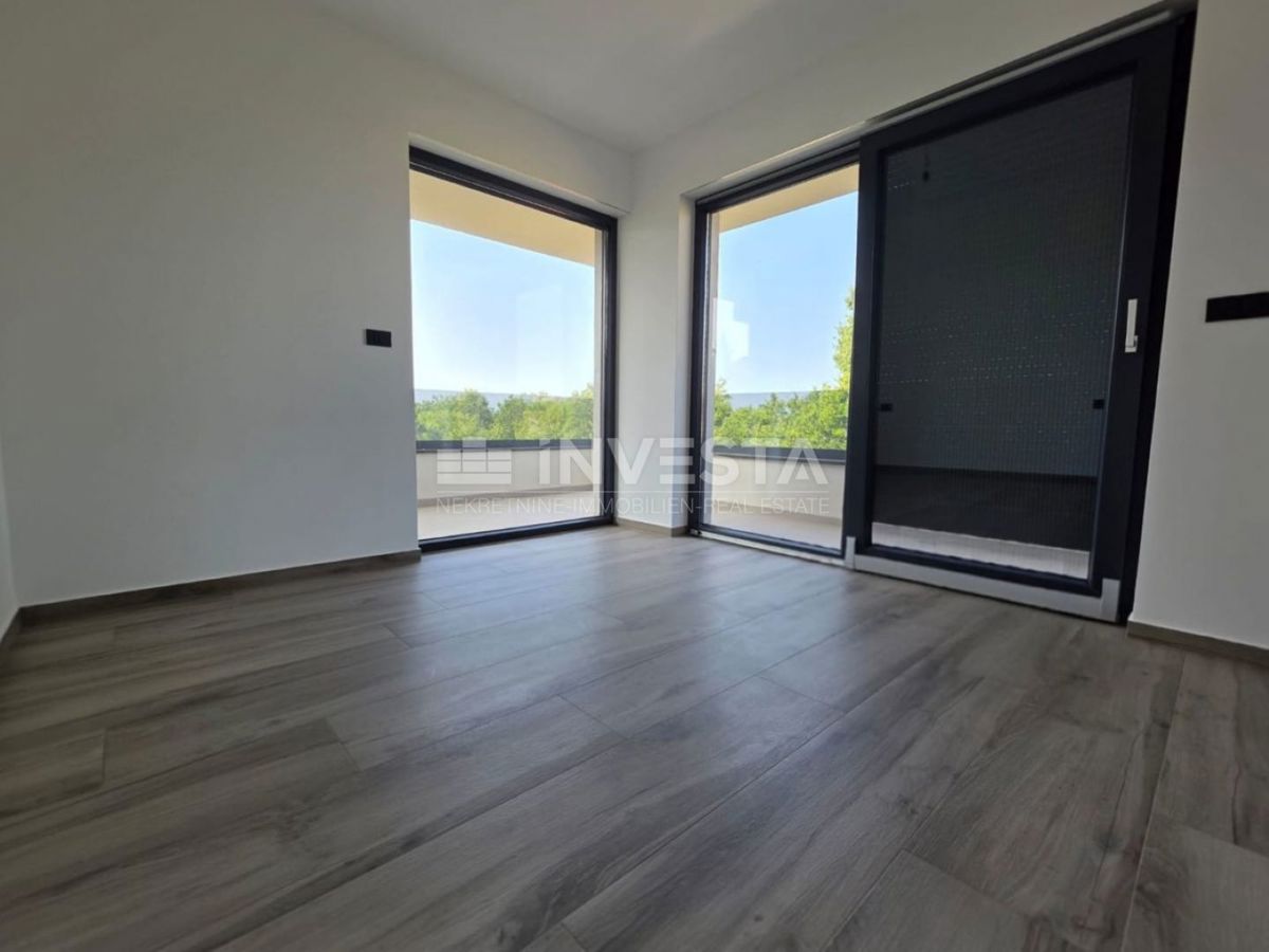 Medulin, Casa bifamiliare con piscina, buona posizione, vicino al mare