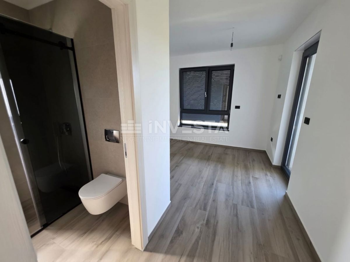 Medulin, Casa bifamiliare con piscina, buona posizione, vicino al mare