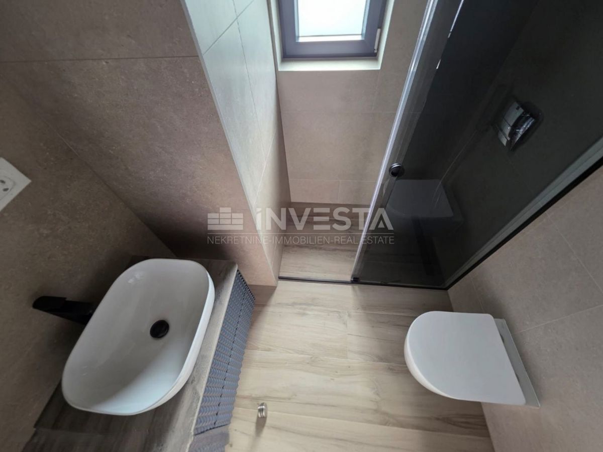 Medulin, Casa bifamiliare con piscina, buona posizione, vicino al mare