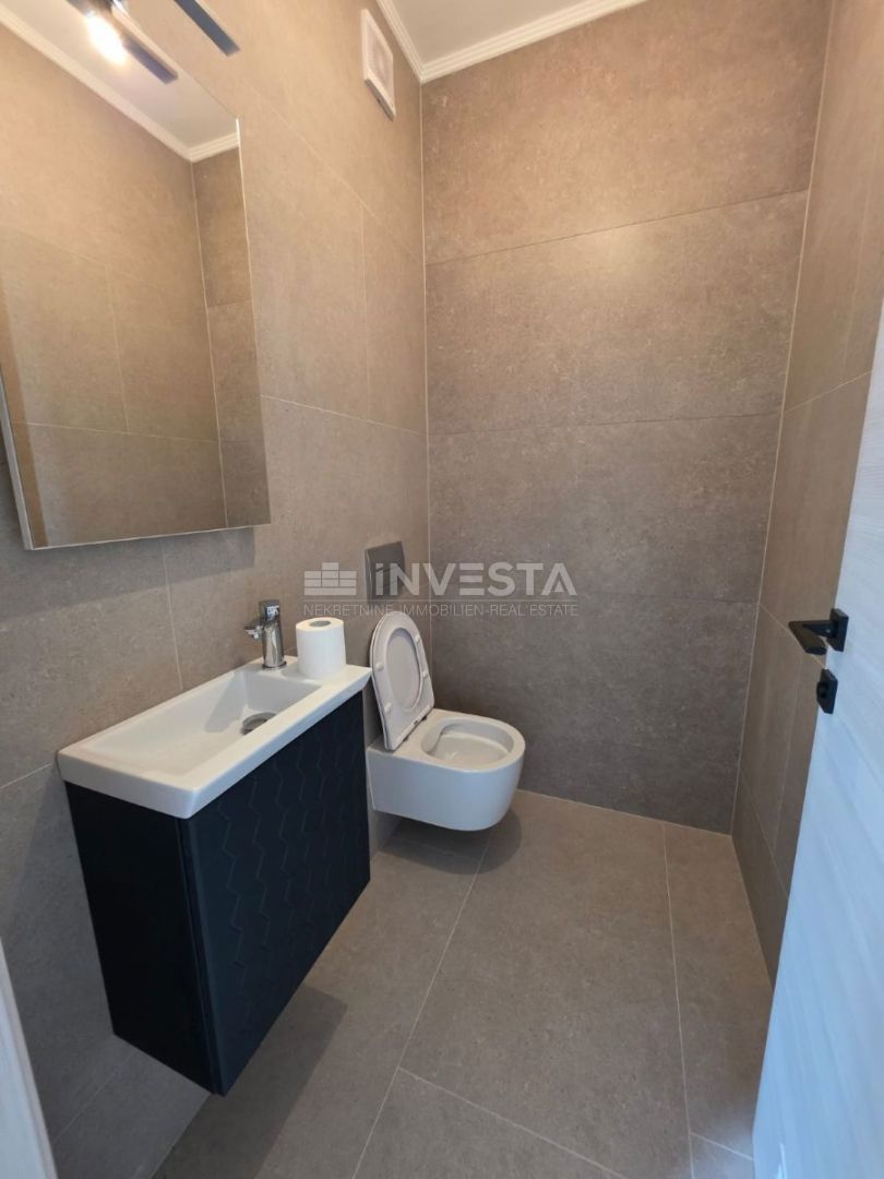 Medulin, Casa bifamiliare con piscina, buona posizione, vicino al mare