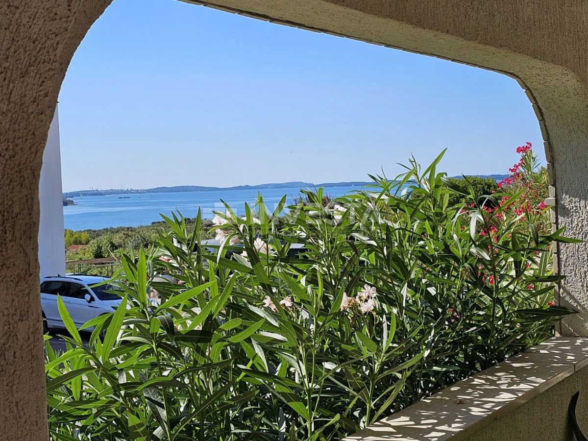 Barbariga, casa a schiera con vista mare