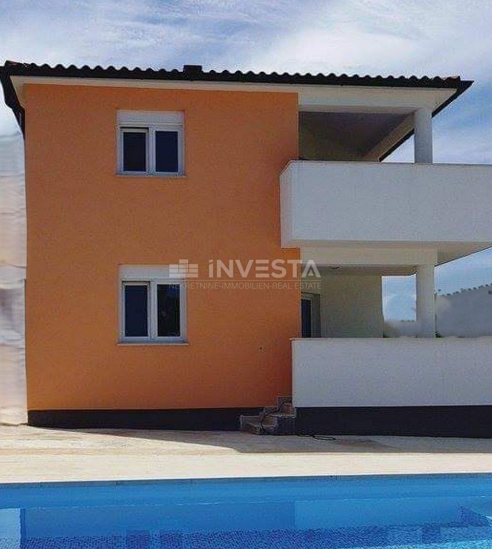 Fasana, Valbandone, casa con piscina