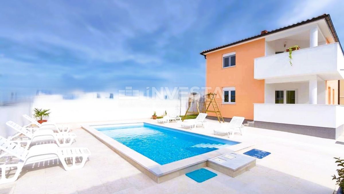 Fasana, Valbandone, casa con piscina