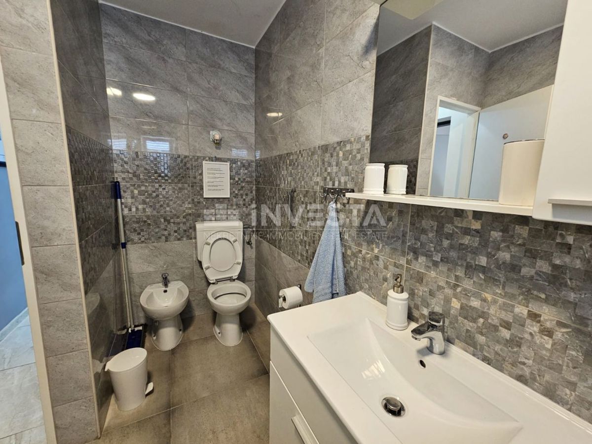 Fažana, appartamento al piano terra con giardino, vicino al centro e alle spiagge