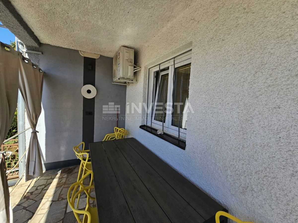 Fažana, appartamento al piano terra con giardino, vicino al centro e alle spiagge