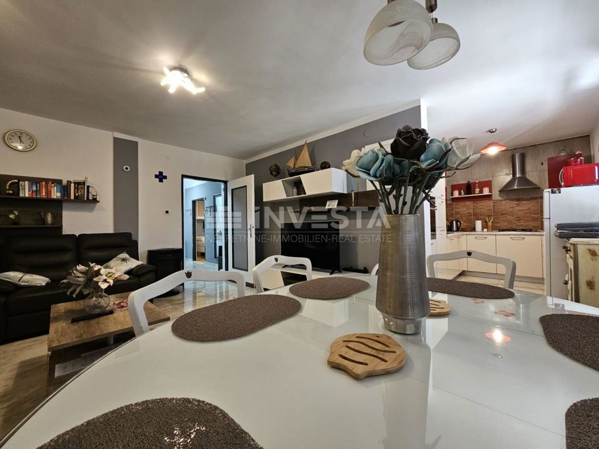 Fažana, appartamento al piano terra con giardino, vicino al centro e alle spiagge