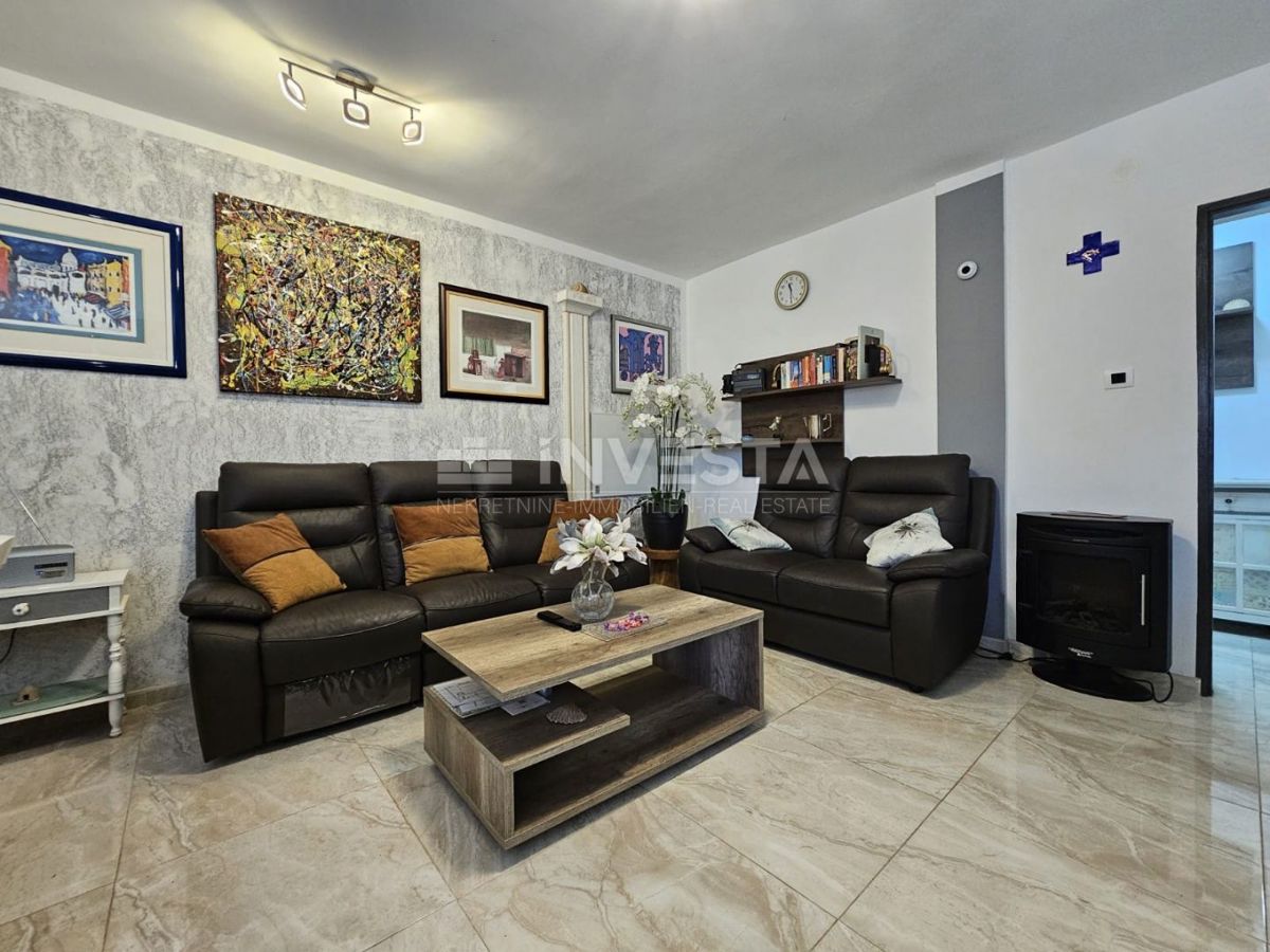 Fažana, appartamento al piano terra con giardino, vicino al centro e alle spiagge