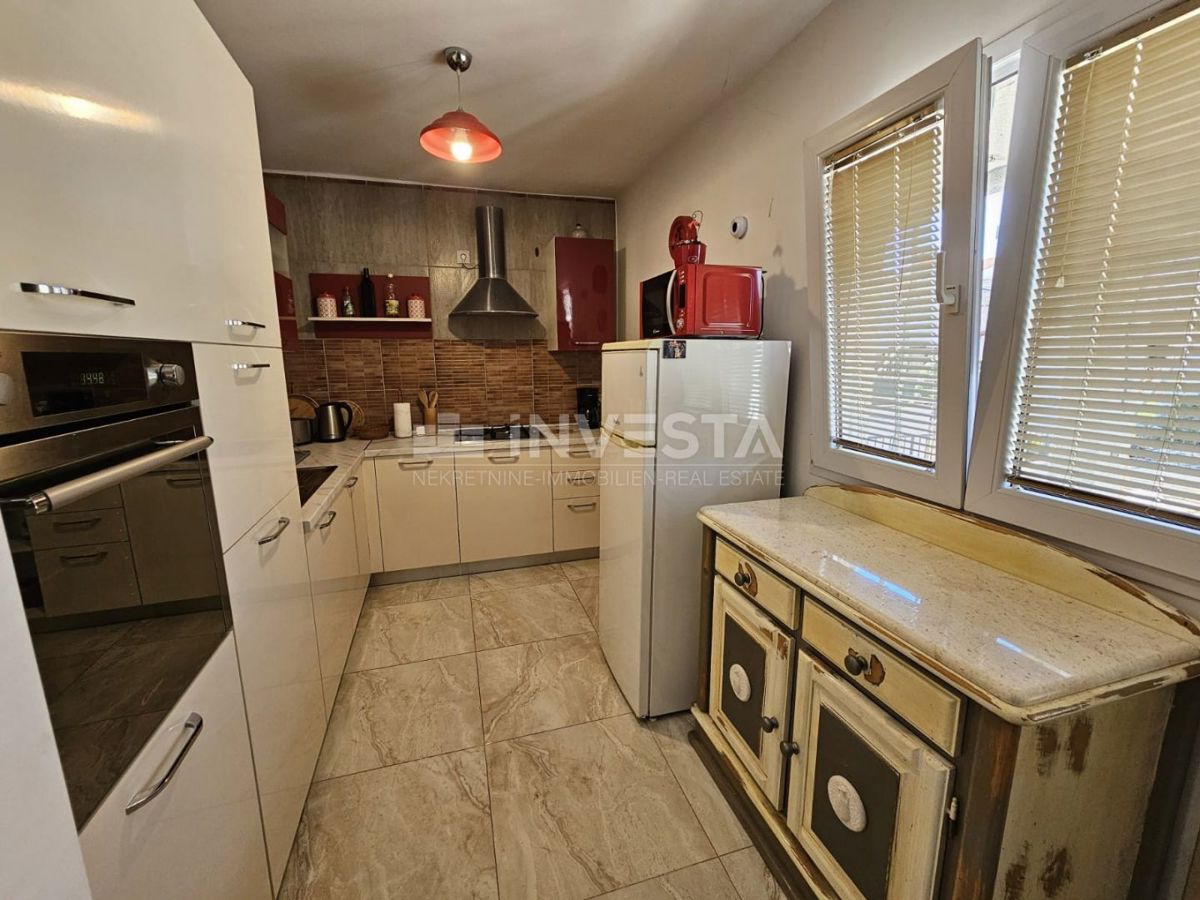 Fažana, appartamento al piano terra con giardino, vicino al centro e alle spiagge